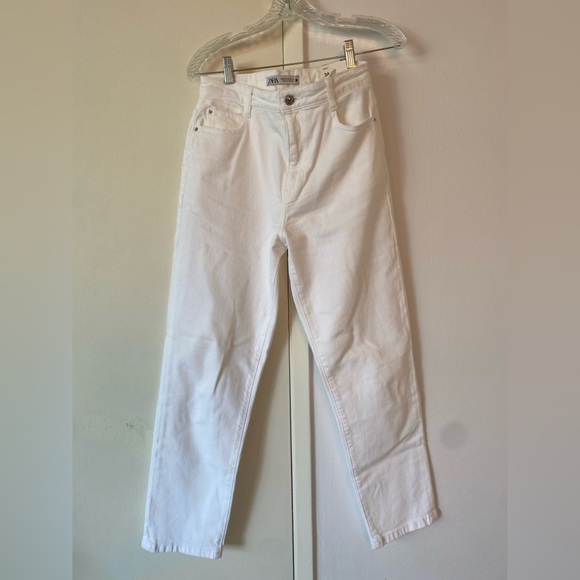 Zara Denim - NWT WHITE ZARA MOM FIT DENIM JEANS SZ 6